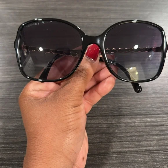 CHANEL SUNGLASSES - Picture 3 of 17